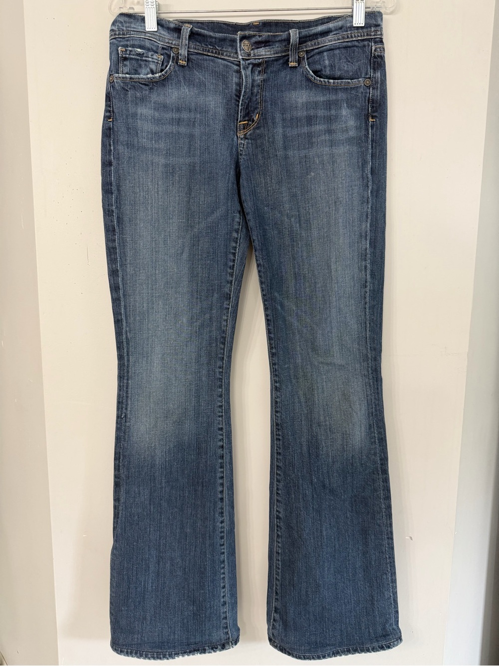 Citizens of Humanity Women’s 29 medium wash lightly distressed flare boot jeans